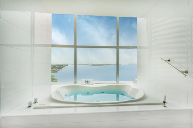 Bathroom 5, Wyndham Guayaquil Puerto Santa Ana, Guayaquil