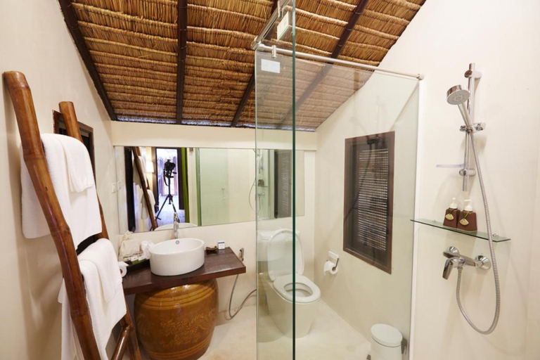 Bathroom 5, Wareerak Hot Spring & Wellness, Khlong Thom