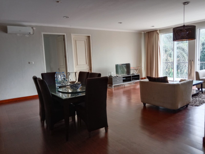 Dining Room 5, 3 BR Apartment Near Shopping Malls, South Jakarta