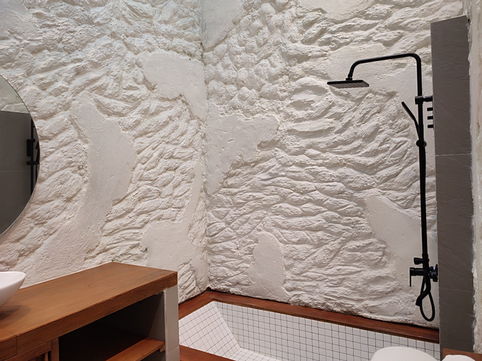 Bathroom 4