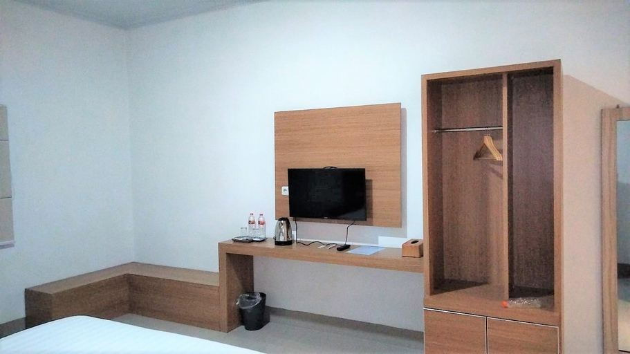 Bedroom 2, Palopo Beach Hotel, Palopo