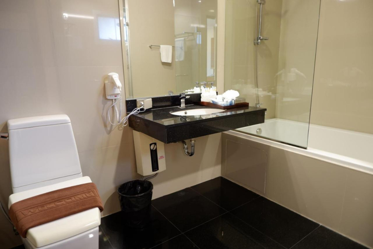Bathroom 4, 42 Grand Residence, Khlong Toey