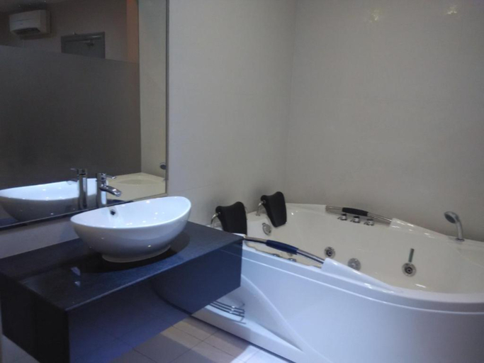 Bathroom 3, Ampang Inn Hotel, Ampang