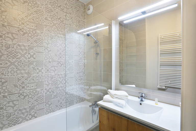 Bathroom, Nemea Le Marche de La Plage, Landes