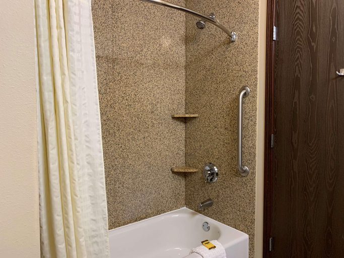 Bathroom 5, Radisson Hotel River Falls, Pierce