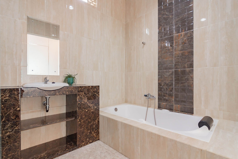 Bathroom 7
