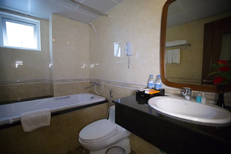 Bathroom 5, Chalcedony Hotel, Ba Đình