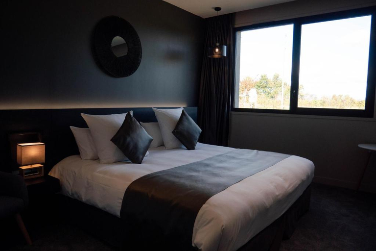 Bedroom 2, Hotel & Restaurant La maison des bles, Essonne