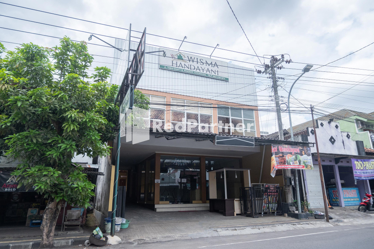 Exterior & Views 2, Wisma Handayani Syariah Mitra RedDoorz near RSUD Wonosari, Gunung Kidul