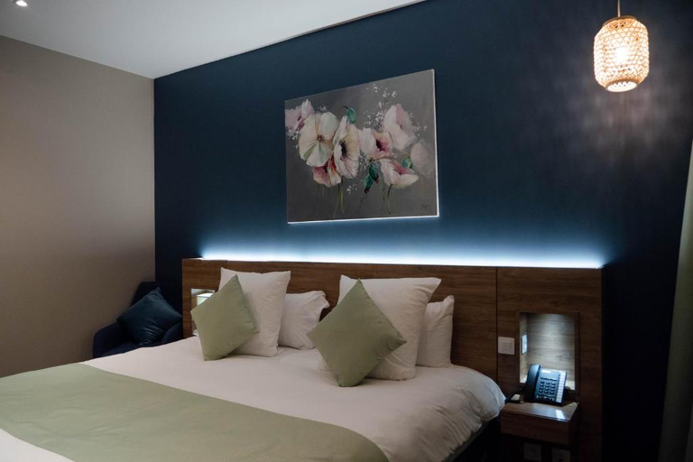 Bedroom 2, Hotel & Restaurant La maison des bles, Essonne