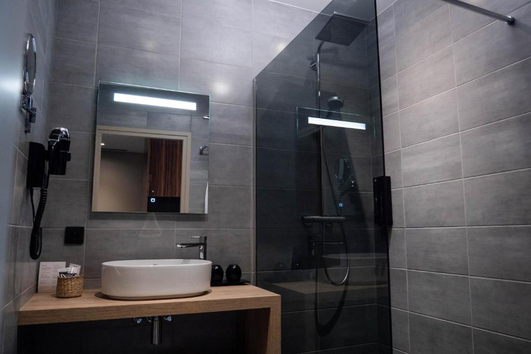 Bathroom 4, Hotel & Restaurant La maison des bles, Essonne