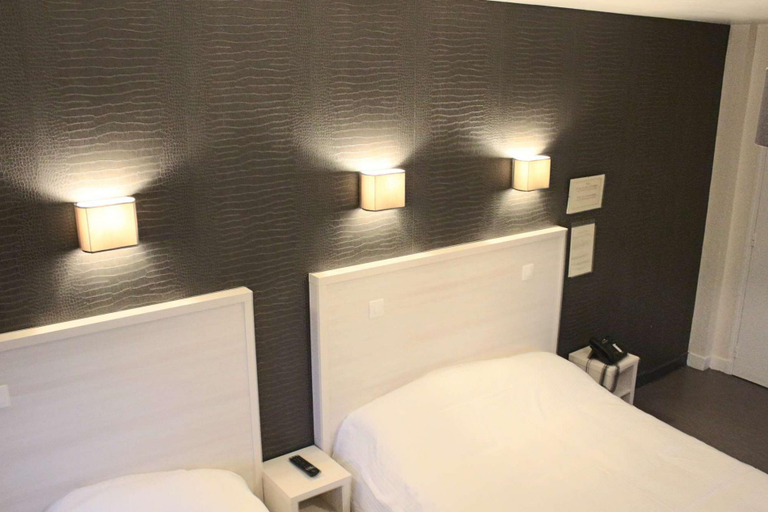 Bedroom 5, Logis Auberge la Fontaine, Cher