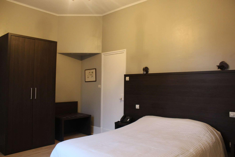 Bedroom 2, Logis Auberge la Fontaine, Cher