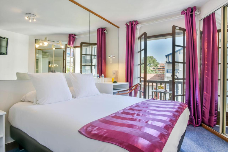 Bedroom 2, Logis Hotel Bergeret Sport, Pyrénées-Atlantiques
