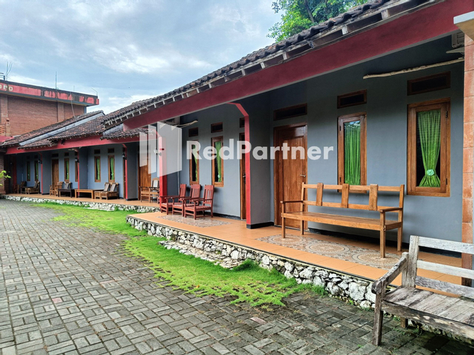 Exterior & Views 2, Jogo Segoro Homestay Mitra RedDoorz near Pantai Sundak Gunungkidul, Gunung Kidul