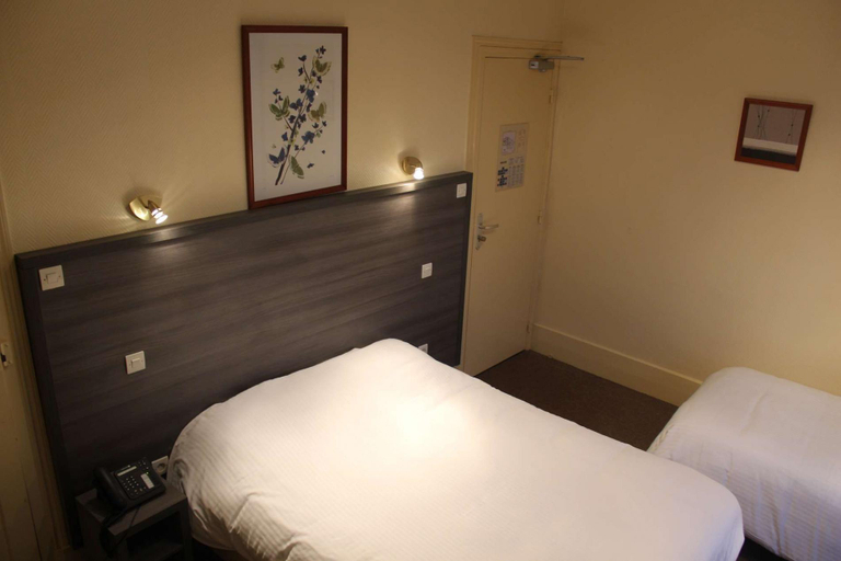 Bedroom 4, Logis Auberge la Fontaine, Cher