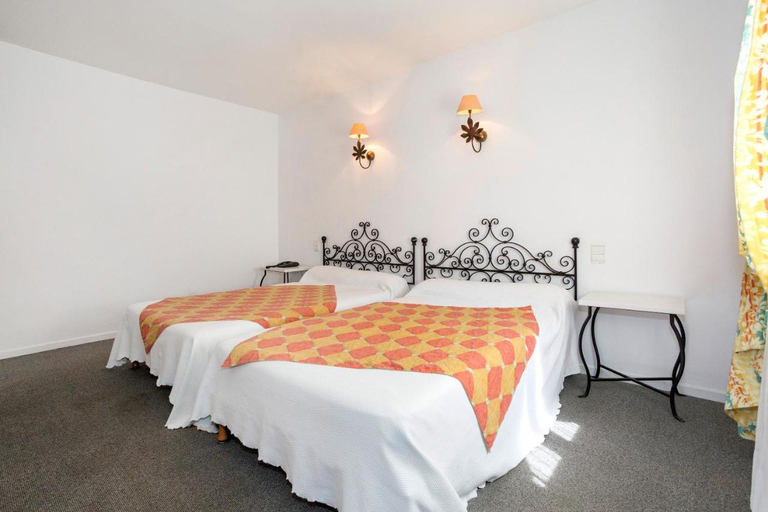 Bedroom 3, Logis Hotel Restaurant du Midi, Haute-Garonne