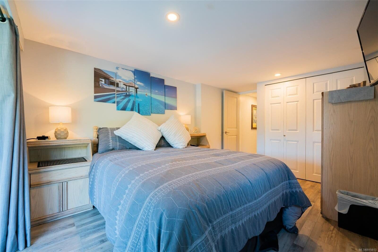 Bedroom 3, Suite at Trails End Beach House, Cowichan Valley
