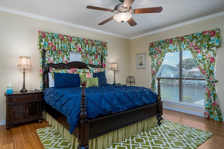 Bedroom 3, Clocked Out, Aransas