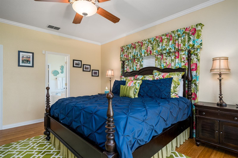 Bedroom 4, Clocked Out, Aransas