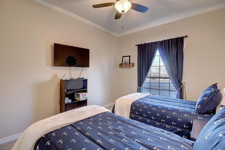 Bedroom 2, Clocked Out, Aransas