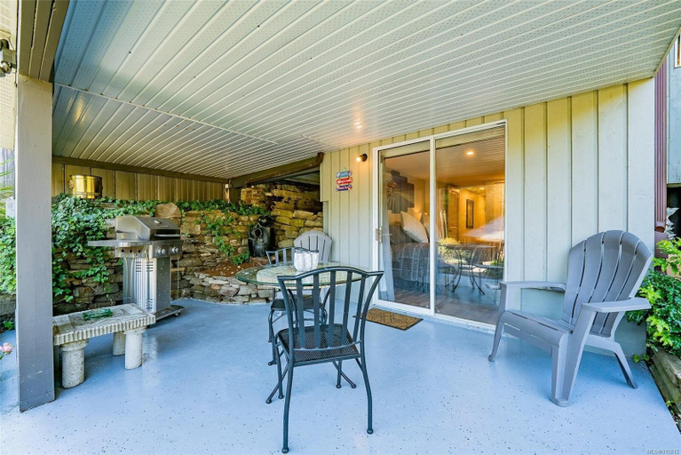 Food & Drinks, Suite at Trails End Beach House, Cowichan Valley