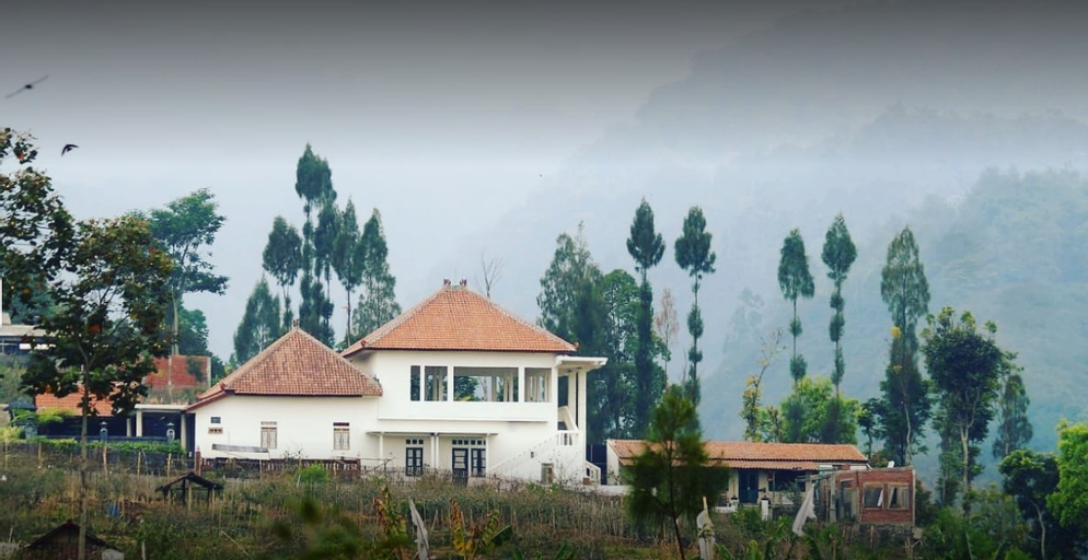 Exterior & Views 1, Intayu Premium Homestay, Malang