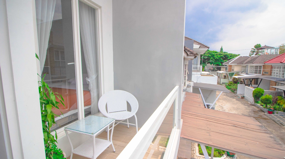 Exterior & Views 19