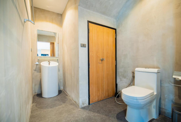 Bathroom 3, The Woods Natural Park Resort Phuket, Pulau Phuket