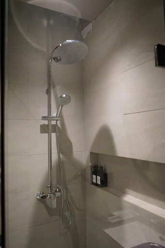 Bathroom 5, The Upper Clift Resort & Cafe, Bogor