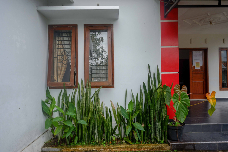 Exterior & Views 2, RedDoorz near Alun Alun Wonosobo 2, Wonosobo