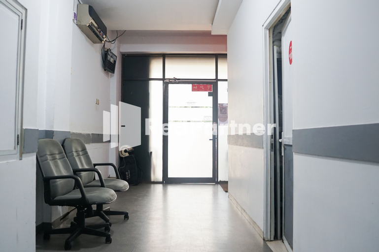 Others 5, Cosmo Harmoni RedPartner, Central Jakarta