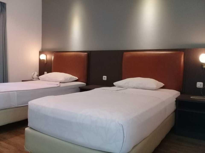 Minahasa Hotel - Tap to explore photos