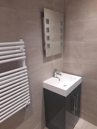 Bathroom 4, Lovely Home with full en-suite double bed rooms, Wokingham