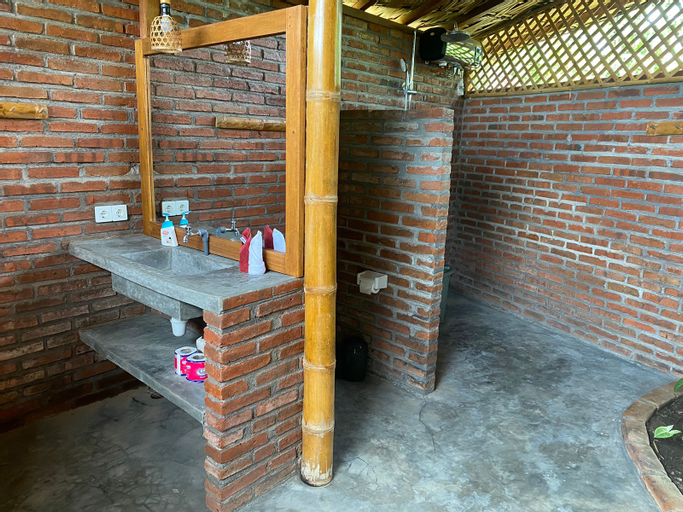 WaVi Eco Hut - Tap to explore photos
