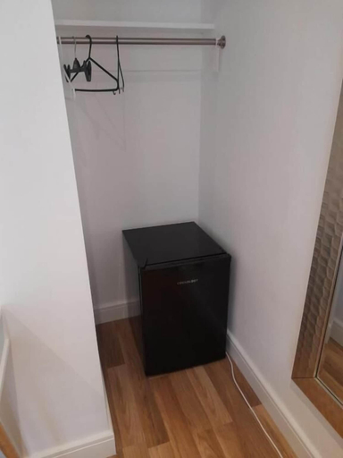 Others 3, Lovely Home with full en-suite double bed rooms, Wokingham