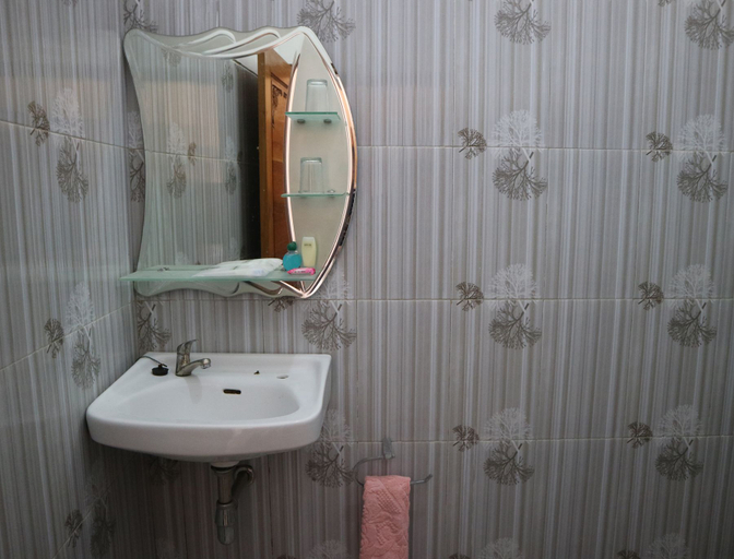 Bathroom 5, Griya Limasan Hotel, Gunung Kidul