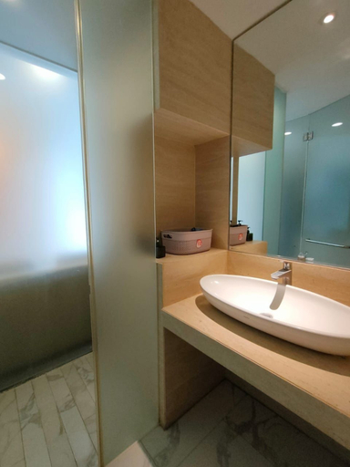 Bathroom 5, Art deco Apartemen Edelweis 2BR Jacuzzi by GPS, Bandung