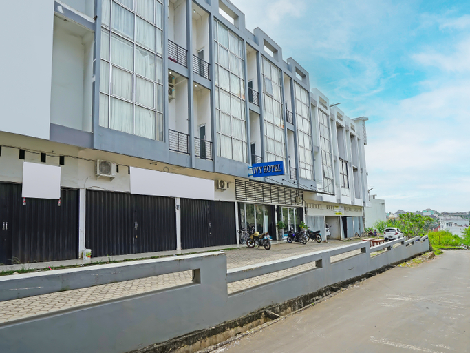 Exterior & Views 1, OYO 91742 Ivy Hotel, Palembang