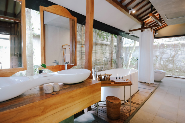 Bathroom 12