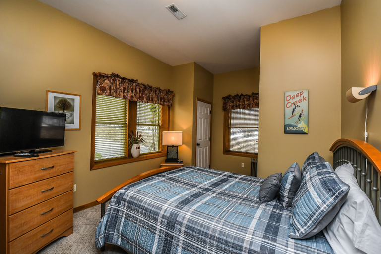 Bedroom 3, Mountain Merlot, Garrett