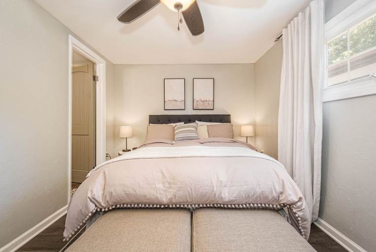 Bedroom 2, Bluebird Day, Garrett