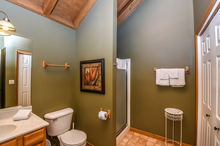 Bathroom 5, Mountain Merlot, Garrett