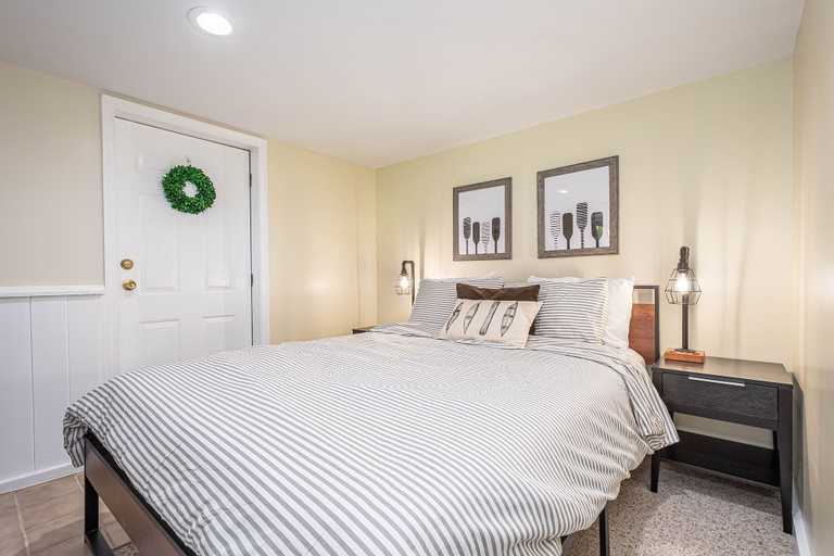 Bedroom 3, Bluebird Day, Garrett