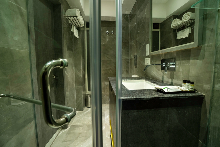 Bathroom, Poiisse - A Boutique Hotel, South 24 Parganas