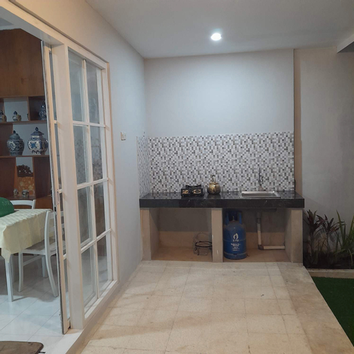 Others 3, Parana House, Lombok