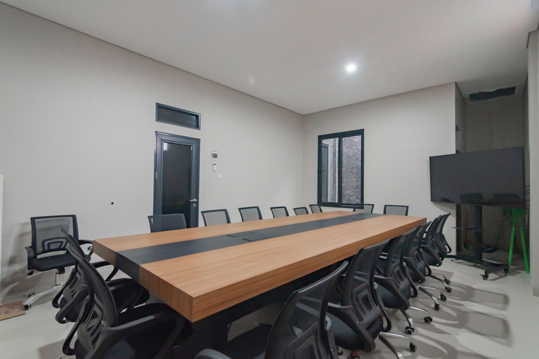 Business Facilities 17