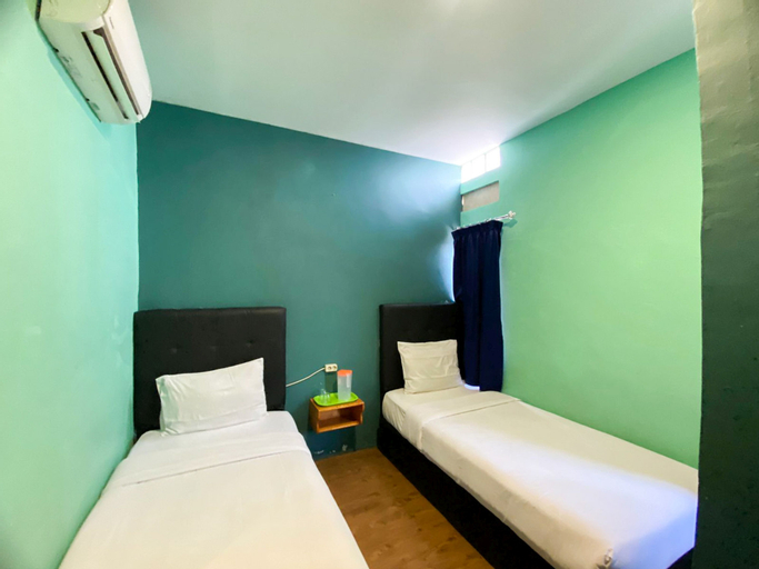 Bedroom 2, Sentosa Jaya Guest House Syariah near RS Hermina Medan RedPartner, Medan