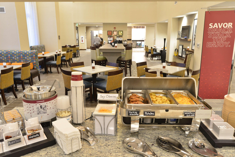 Food & Drinks 5, Hampton Inn & Suites Chippewa Falls, Chippewa