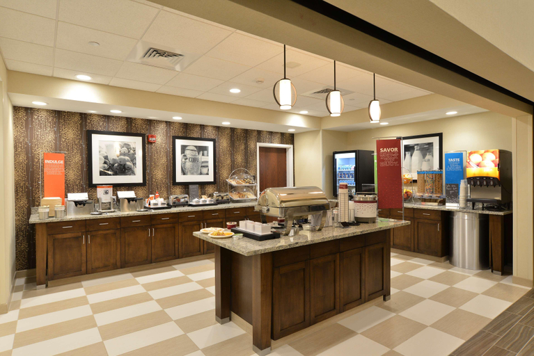Food & Drinks 4, Hampton Inn & Suites Chippewa Falls, Chippewa